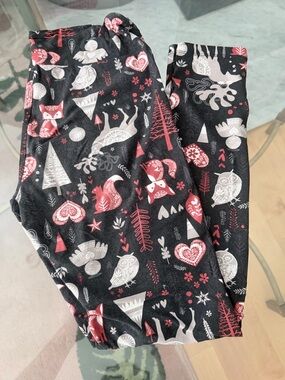 LuLaRoe Black Red and White Woodland Fox & Owl Christmas 🎄 Leggings